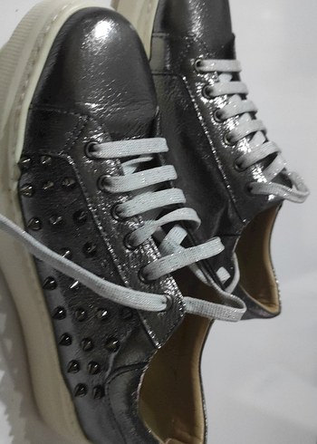 Gri Metalik Kadın Dolgu Topuklu Spor Ayakkabı - Görsel 4