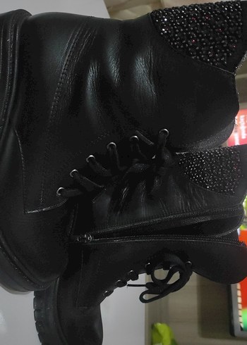 Siyah Nakışlı Deri Gotik Yüksek Topuklu Bot - Görsel 2