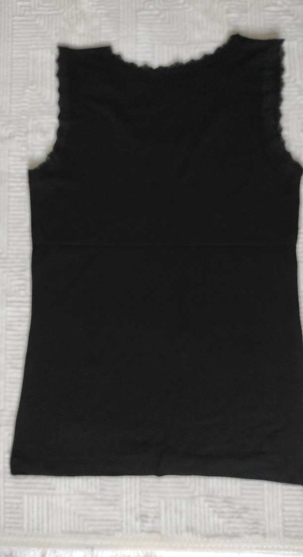 Siyah V Yaka Kolsuz Kadın Atlet - Görsel 2