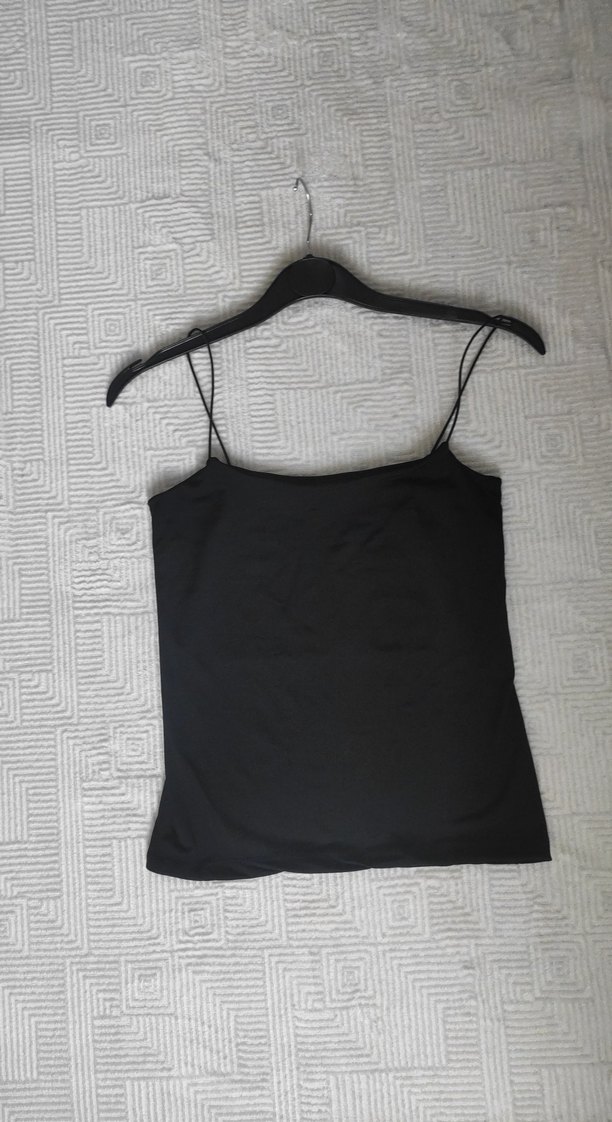 Siyah İpek Görünümlü İnce Askılı Kadın Atlet - Görsel 4