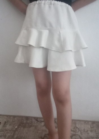 Kadın Beyaz Fırfırlı Mini Etek iki tane