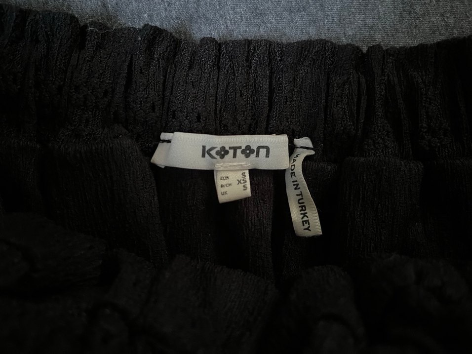 Nakışlı Siyah Volanlı Crop - Görsel 3