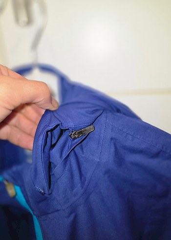 Mavi Fermuarlı kadın - Görsel 3