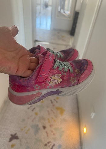 Kız Çocuk Pembe Bağcıklı ve Cırt Cırtlı Spor Ayakkabı