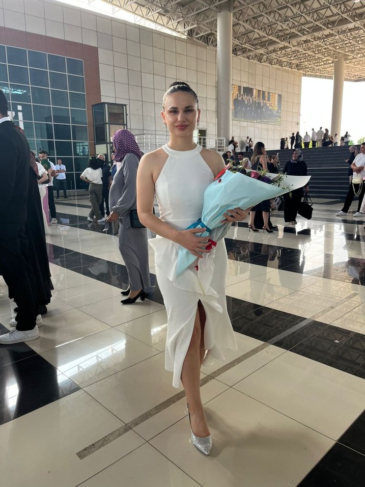 Beyaz Mini Drapeli Straplez Mezuniyet Elbisesi - Görsel 2