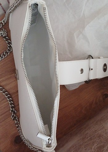 Beyaz Zincir Detaylı Deri Kadın Çanta - Görsel 2
