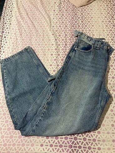 Bershka beli kemerli skater jean cep detaylı