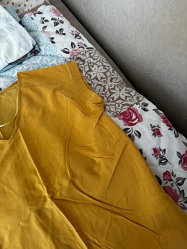 38 Beden Sarı v yaka tişört