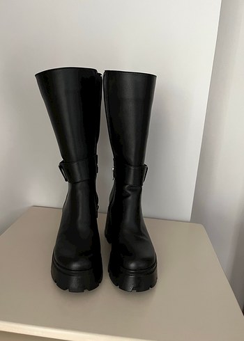 37 Beden Siyah Deri Kadın Diz Altı Goth Bot