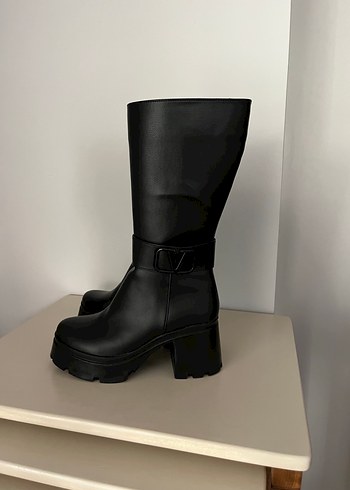 Siyah Deri Kadın Diz Altı Goth Bot