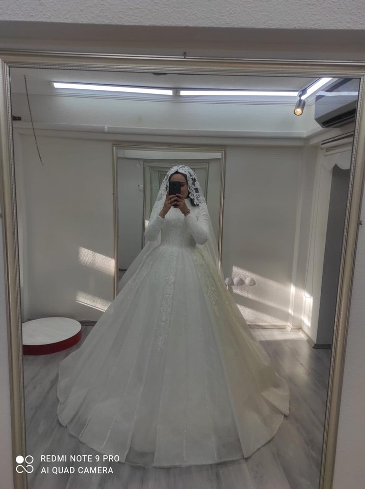 Uzun Kollu Yüksek Yakalı Beyaz Prenses Gelinlik - Görsel 4