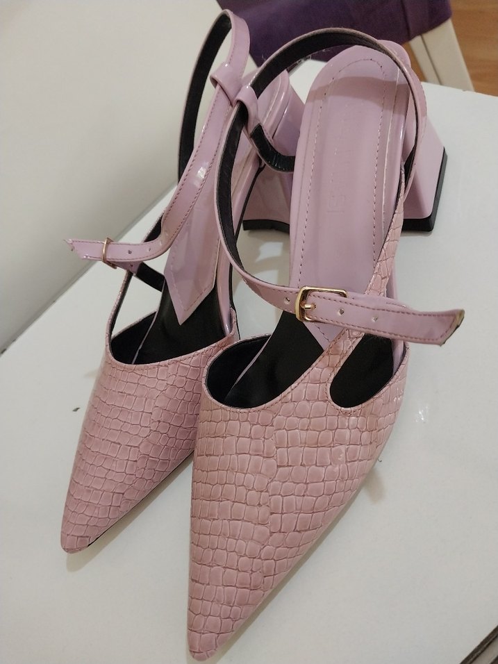 Lila topuklu ayakkabı - Görsel 2