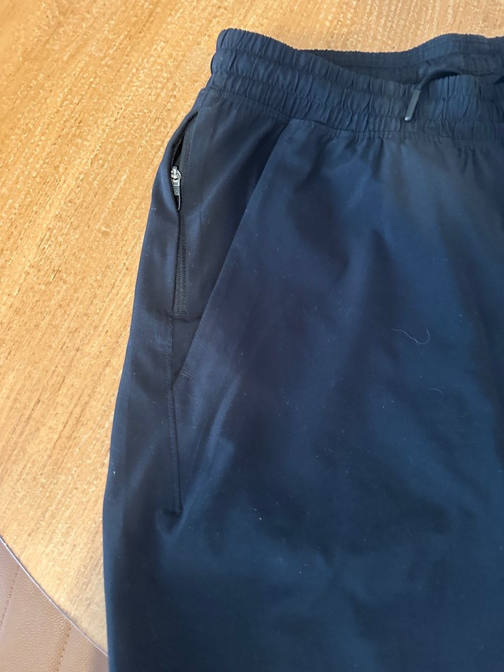 Lululemon Siyah Rahat Spor Şort — görsel 2/3
