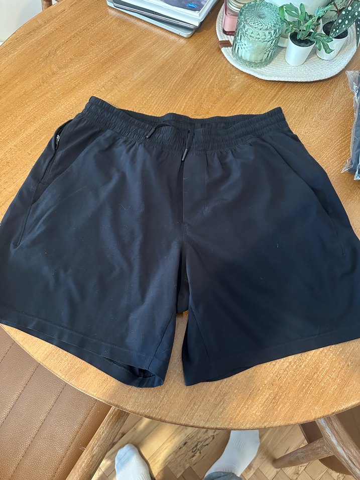Lululemon Siyah Rahat Spor Şort — görsel 3/3