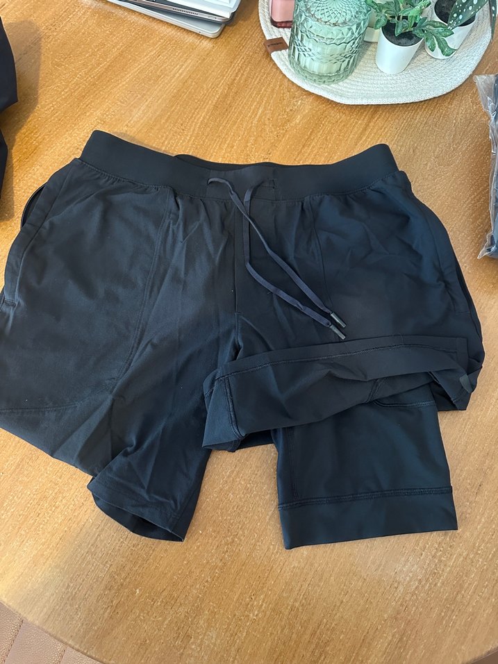 Lululemon Siyah Spor Şort — görsel 3/4