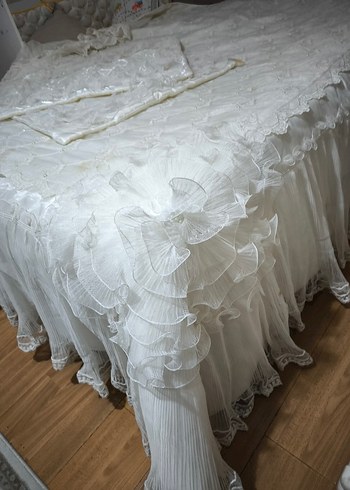 Parlak Beyaz Nakışlı Yatak Örtüsü - Görsel 6