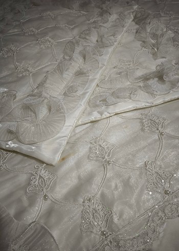 Parlak Beyaz Nakışlı Yatak Örtüsü - Görsel 2