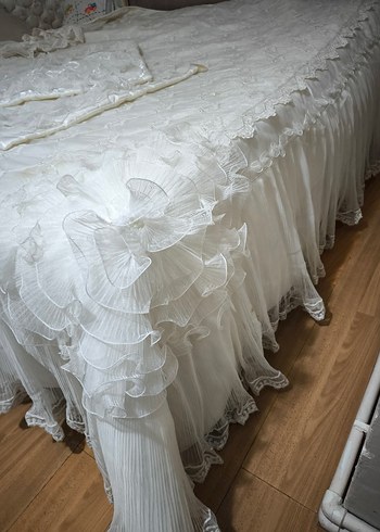 Parlak Beyaz Nakışlı Yatak Örtüsü - Görsel 10