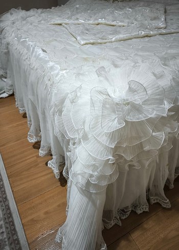 Parlak Beyaz Nakışlı Yatak Örtüsü - Görsel 4