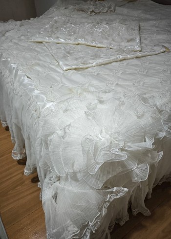 Parlak Beyaz Nakışlı Yatak Örtüsü - Görsel 5