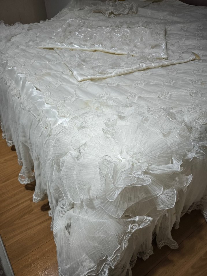 Parlak Beyaz Nakışlı Yatak Örtüsü - Görsel 5