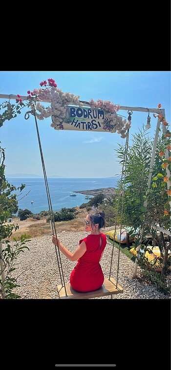 Kırmızı mini elbise