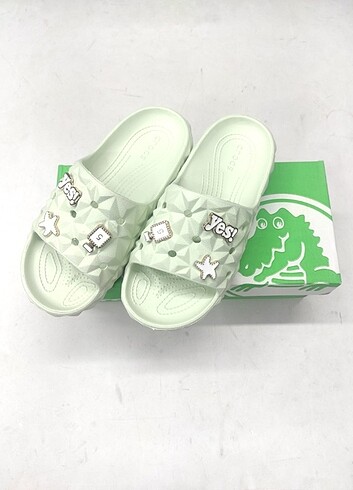 Crocs Yumuşak ve hafif ıslak zemin ve deniz terliği 