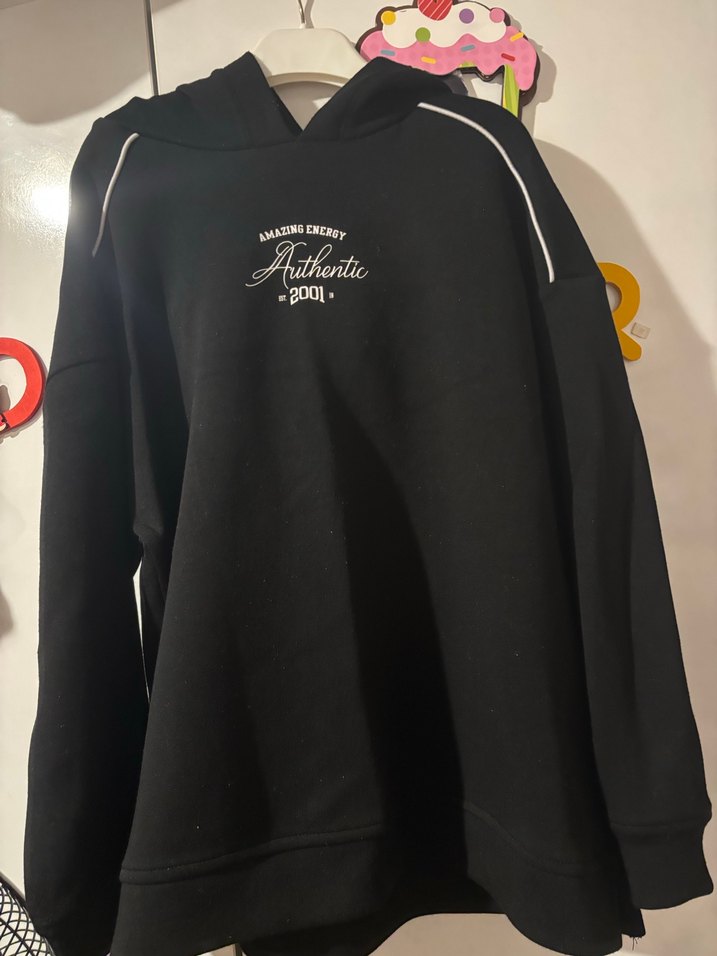 Siyah Zincir Detaylı Kız
 Sweatshirt - Görsel 2