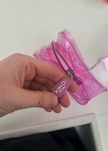 KIKO Pembe Parlak Kadın Makyaj Çantası - Görsel 4