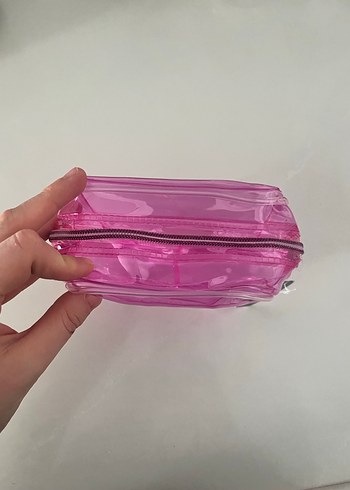 KIKO Pembe Parlak Kadın Makyaj Çantası - Görsel 2