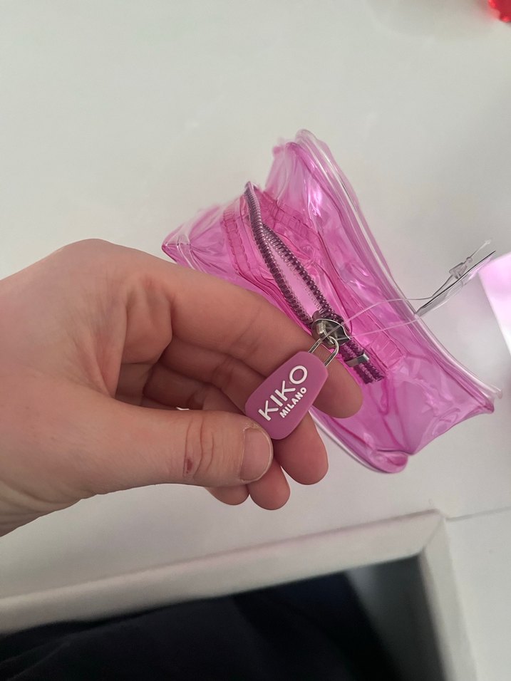 KIKO Pembe Parlak Kadın Makyaj Çantası - Görsel 4