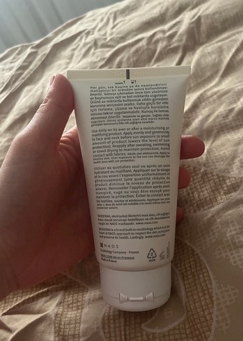 Bioderma Photoderm AKN Mat SPF30 Matlaştırıcı Güneş Kremi - Görsel 2