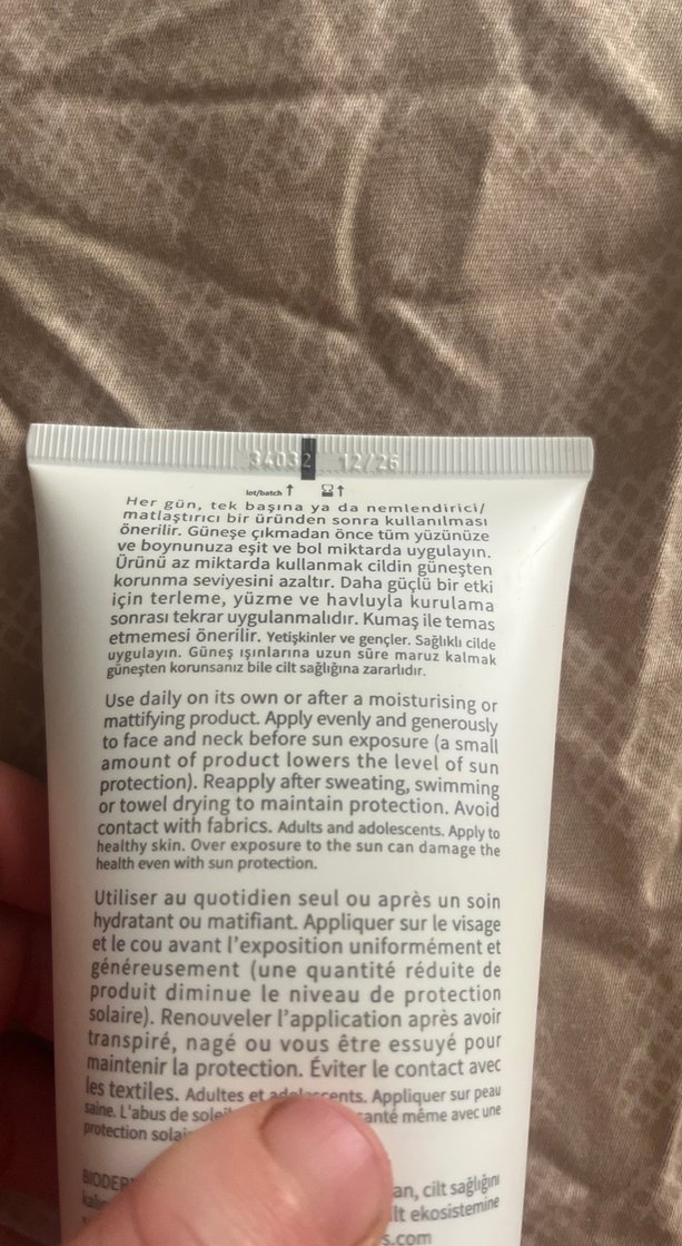 Bioderma Photoderm AKN Mat SPF30 Matlaştırıcı Güneş Kremi - Görsel 3