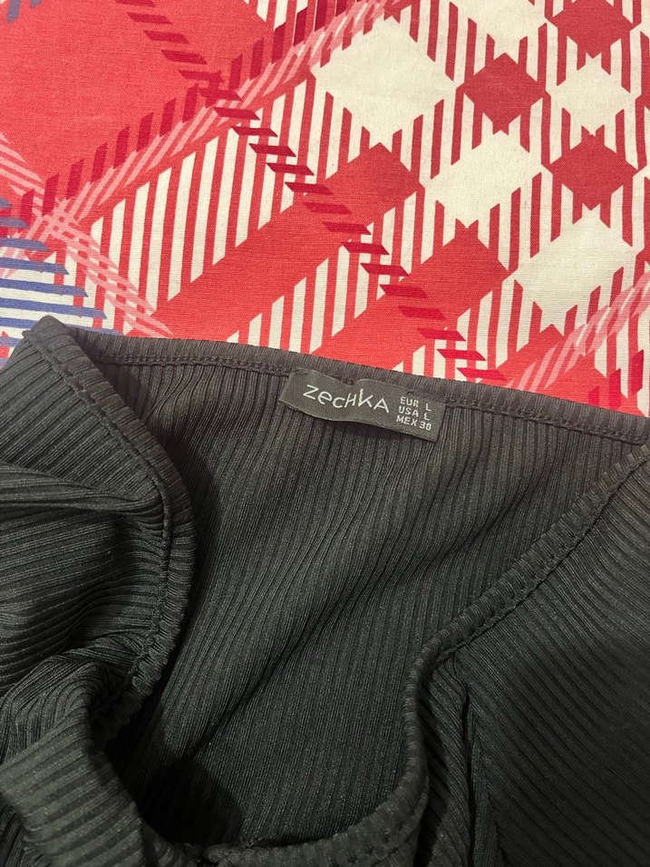 Kadın Siyah V Yakalı Büzgülü Bluz - Görsel 3