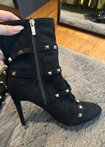 Sivri Burun Siyah Süet Tokalı Bot - Görsel 5