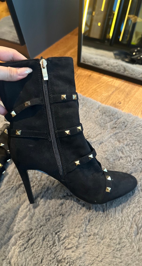 Sivri Burun Siyah Süet Tokalı Bot - Görsel 5