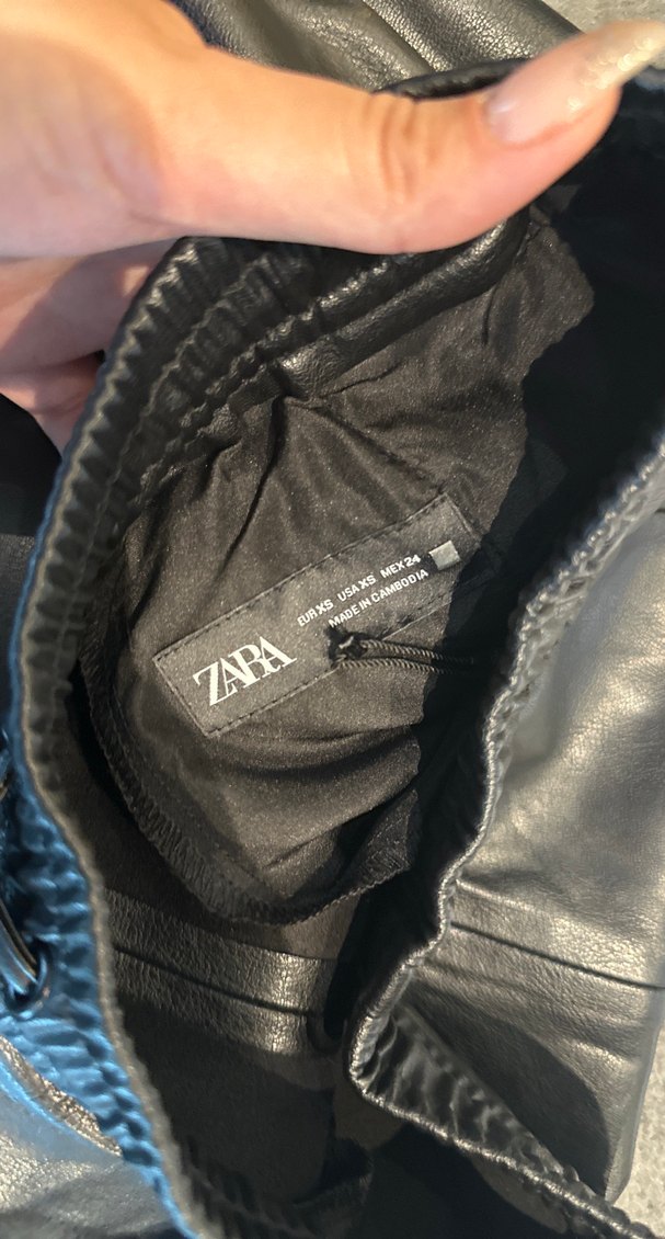 Kadın Siyah Deri Bol Kesim Pantolon - Görsel 4