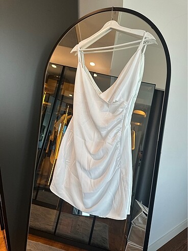 Pull and Bear Beyaz elbise