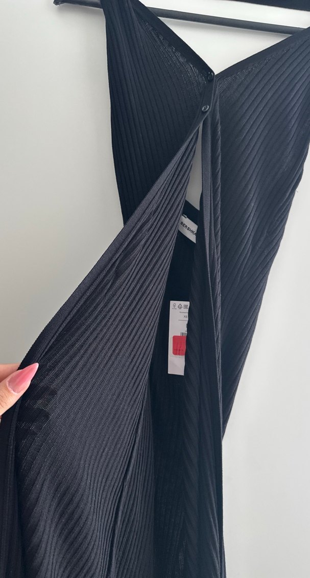 Siyah Piliseli Uzun V Yaka kaç pareo - Görsel 2