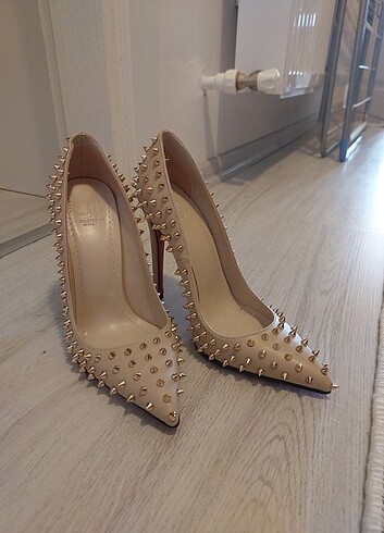 37 Beden ten rengi Renk Zımba detay stiletto