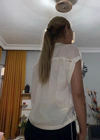 Düğmeli V Yakalı Beyaz Kadın Gömlek - Görsel 2