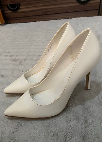 Beyaz Deri Stiletto Topuklu Kadın Ayakkabı - Görsel 2
