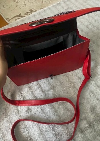 Zincir Detaylı Kırmızı Deri Kadın Çanta - Görsel 3