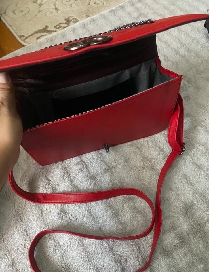 Zincir Detaylı Kırmızı Deri Kadın Çanta - Görsel 3