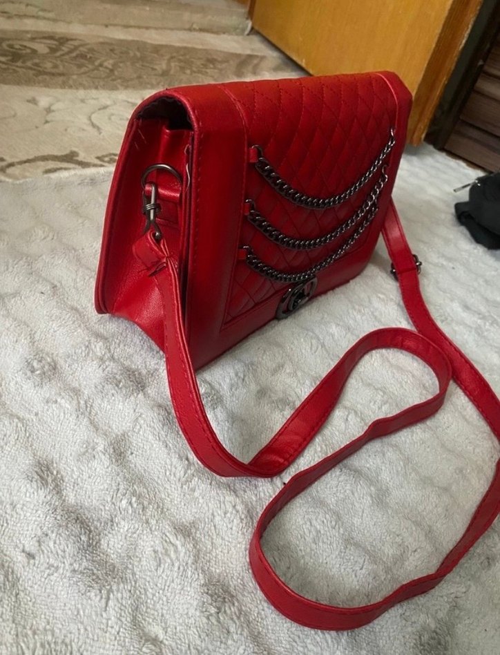 Zincir Detaylı Kırmızı Deri Kadın Çanta - Görsel 2