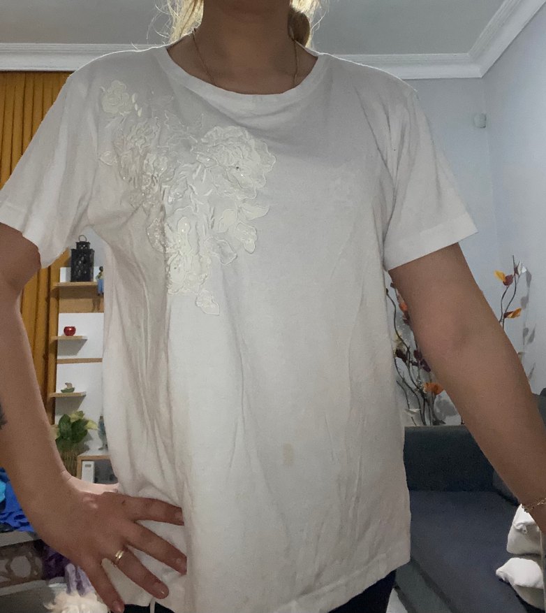 Dantel Detaylı Beyaz Tişört - Görsel 2