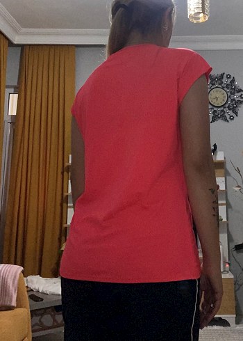 Kadın Kırmızı V Yaka Kısa Kollu Tişört - Görsel 3