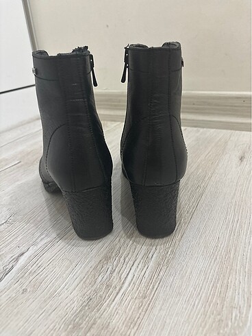 38 Beden siyah Renk Hammer Jack orijinal deri hasarsız çok yeni,38 numara kauçuk tab