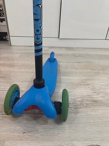 Beden 3 tekerlekli 60 cm. Işıklı Scooter
