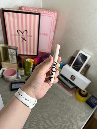 AVON RUJ